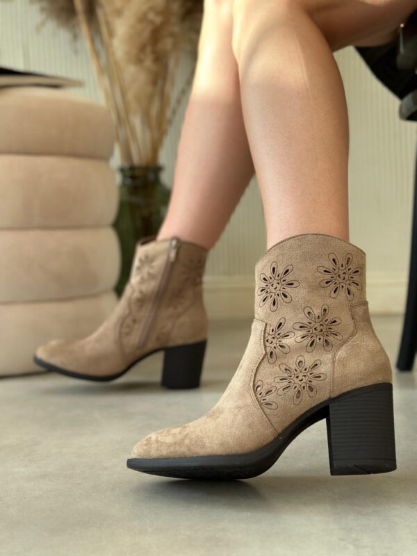 Ażurowe Botki Na Czarnym Słupku Casinio