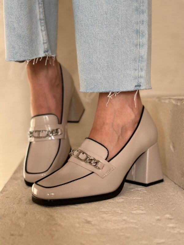 Beżowe Półbuty z Ozdobą Na Obcasie Rivo