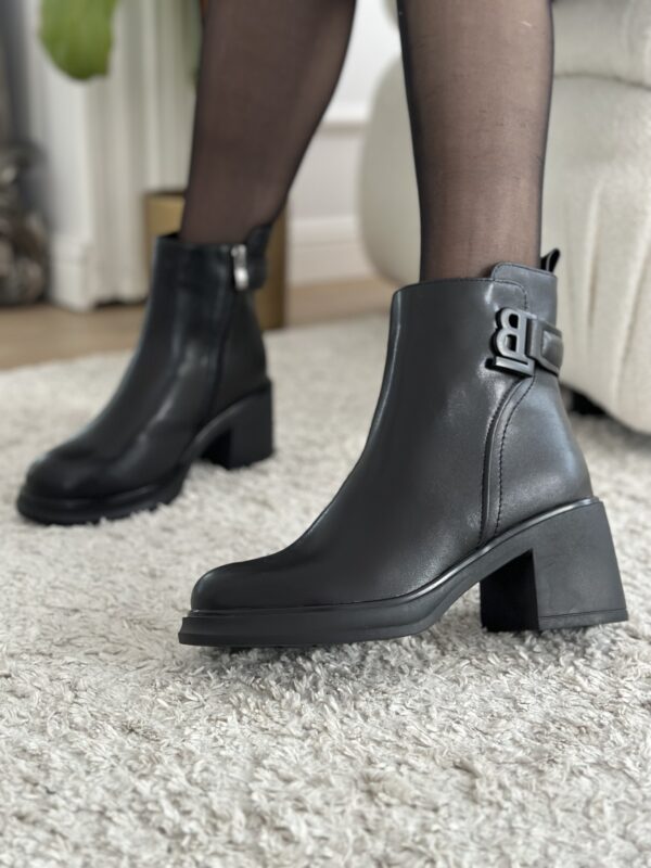 Skórzane botki na wygodnym obcasie Velongi