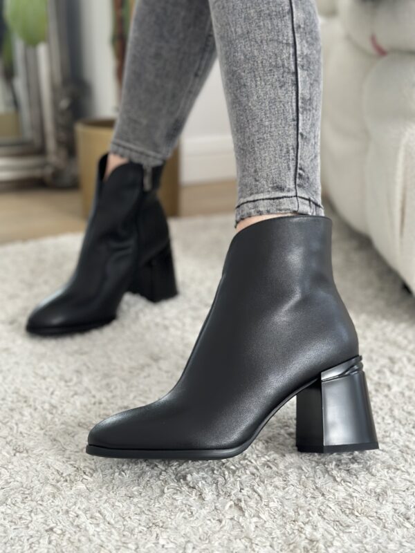 Botki na słupku Naparo Skóra Naturalna