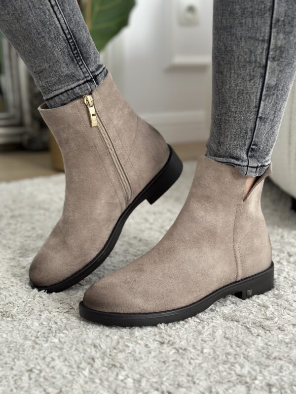 Beżowe zamszowe płaskie botki Fuse Beige