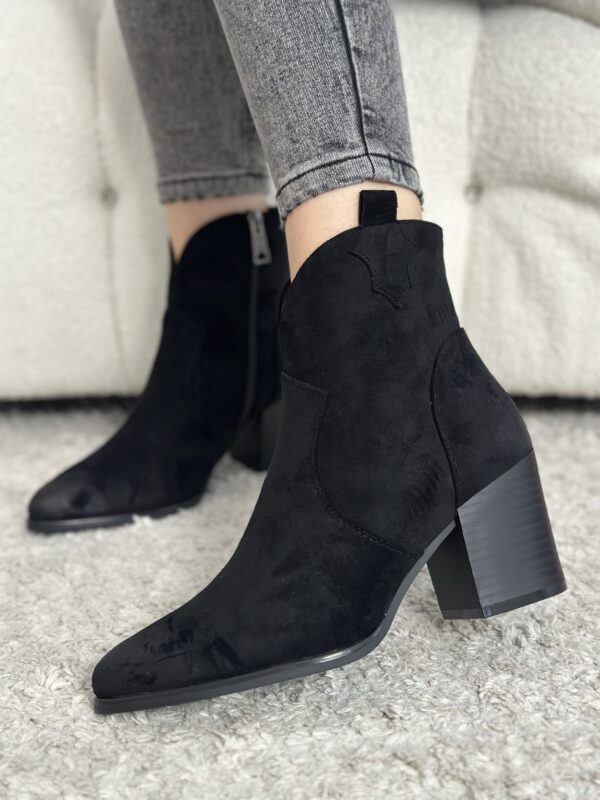 Czarne zamszowe kowbojki na obcasie Nexus