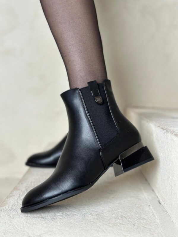 Wygodne botki na słupku Remino Black