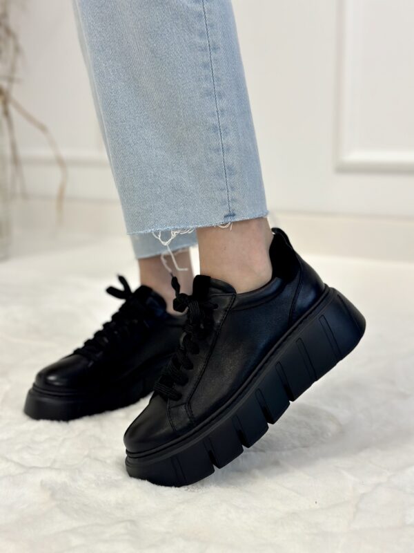 Lekkie i wygodne Sneakersy damskie Nessi 24690