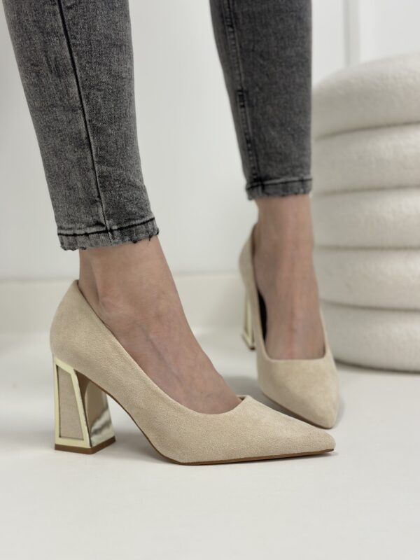 Beżowe czółenka zamszowe damskie na słupku Sevilla