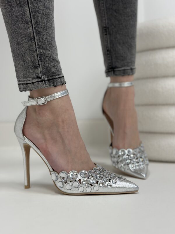 Srebrne szpilki ozdobione cyrkoniami Rennali