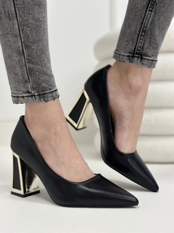 Czarne czółenka damskie na słupku Badilla