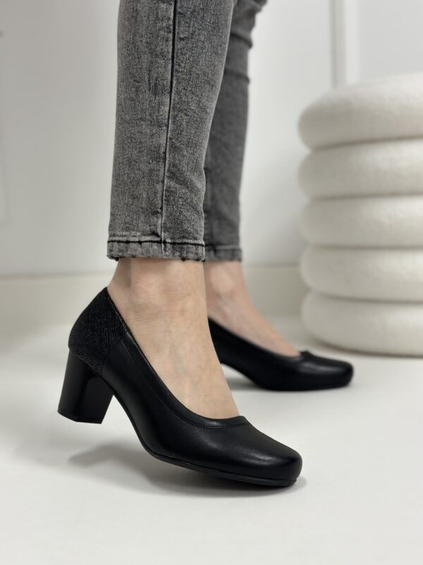 Czarne czółenka damskie na słupku Lulo