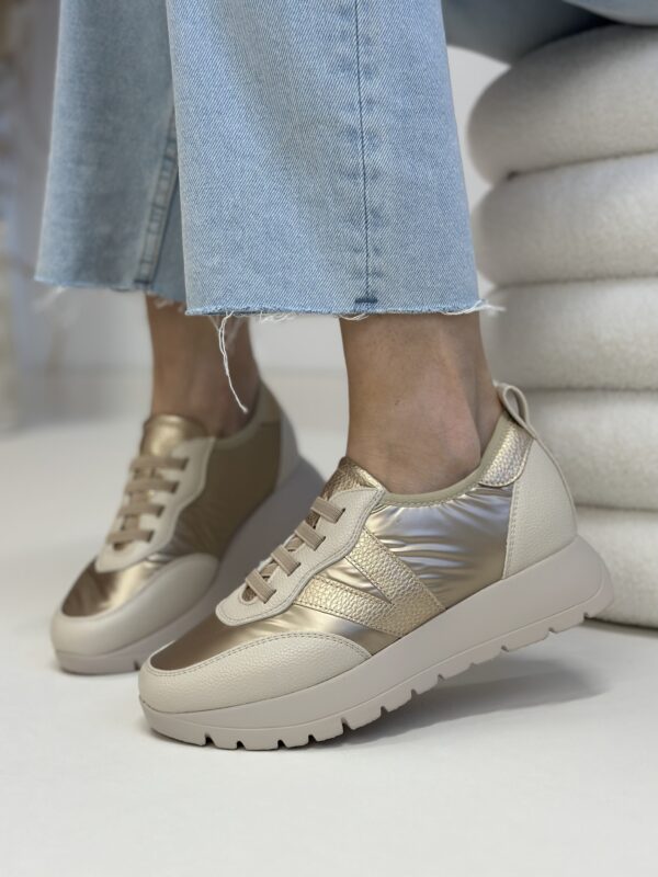 Złote skórzane sneakersy damskie Retriva