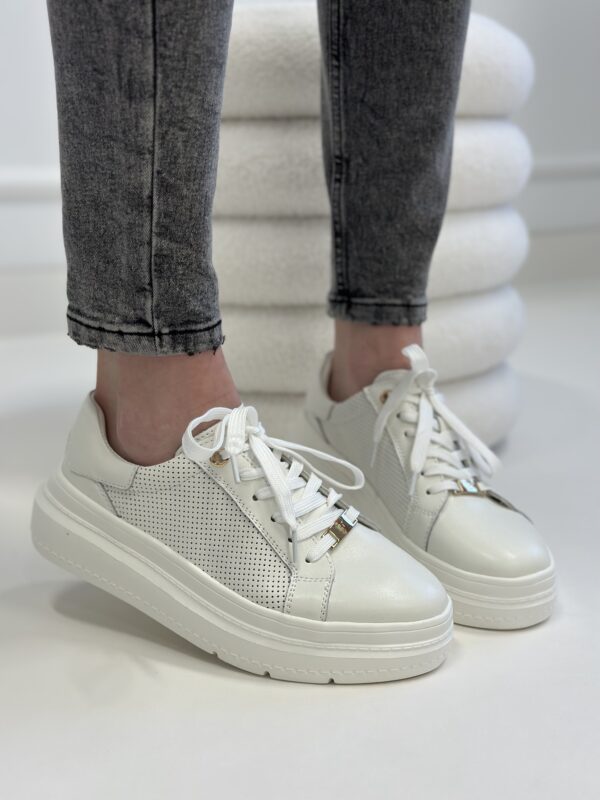 Skórzane sneakersy na lekkiej podeszwie Asmento White