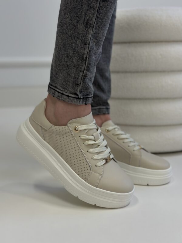 Skórzane sneakersy na lekkiej podeszwie Asmento Beige