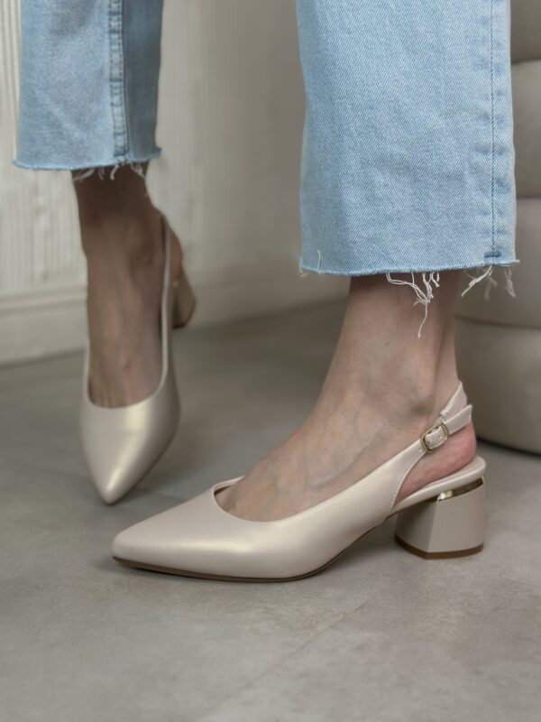 Beżowe czółenka damskie na obcasie bez pięty Sergio Leone sk175