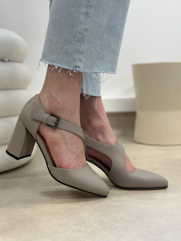 Szare skórzane czółenka damskie na słupku Malerio