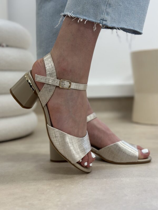 Złote sandały na wygodnym słupku Marata