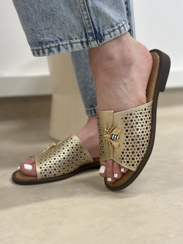 Złote klapki damskie z ozdobą Silesia