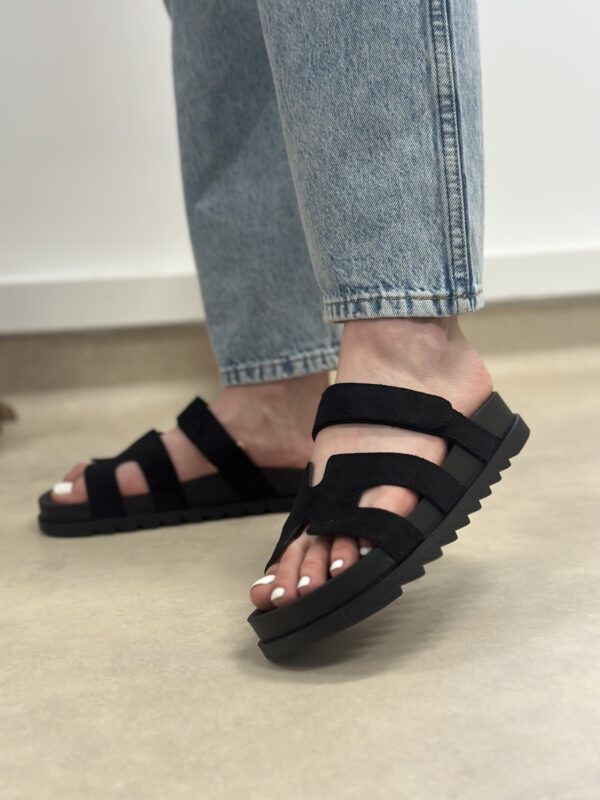 Czarne klapki damskie Potocki 25-17303