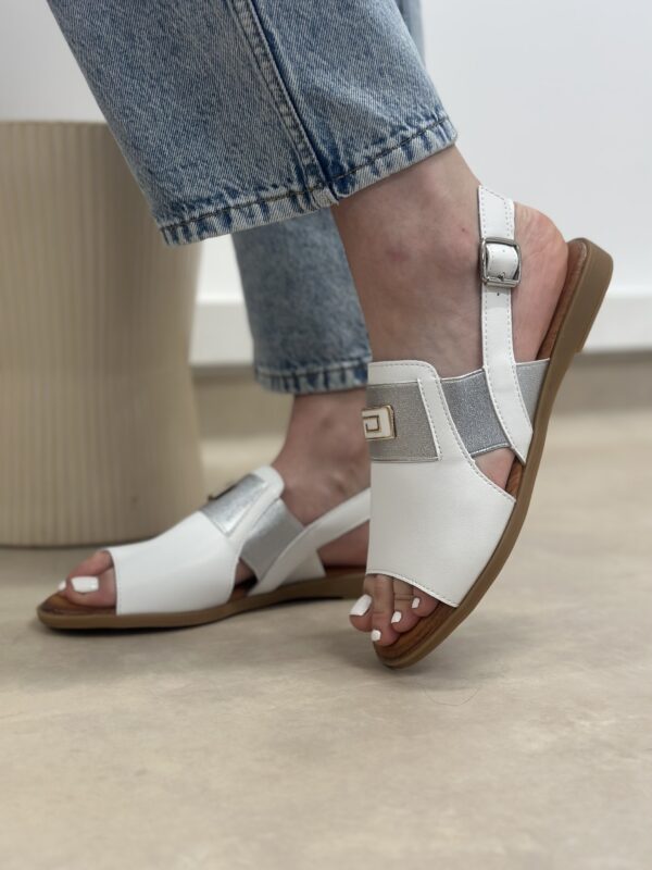 Skórzane wygodne płaskie sandałki Cambell White