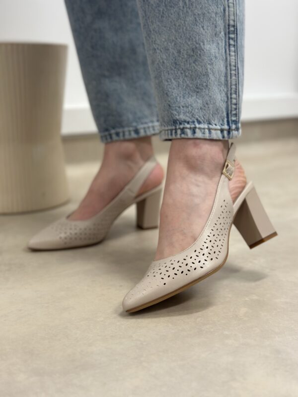 Czółenka z odkrytą piętą na słupku Sergio Leone