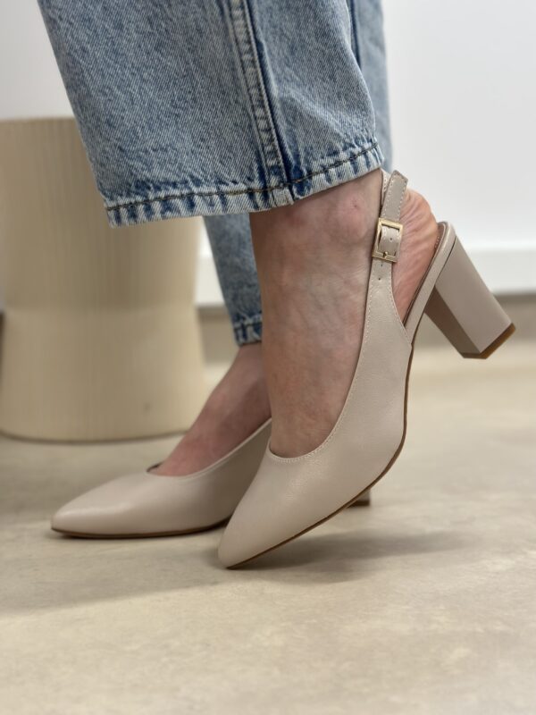 Czółenka z odkrytą piętą na słupku Sergio Leone SK162